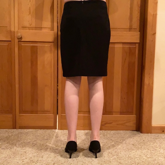Basic black skirt - Picture 2 of 4